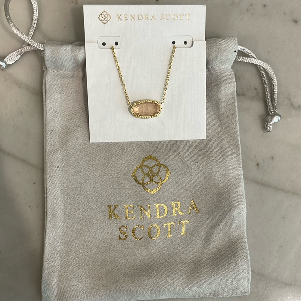 Kendra Scott necklace
